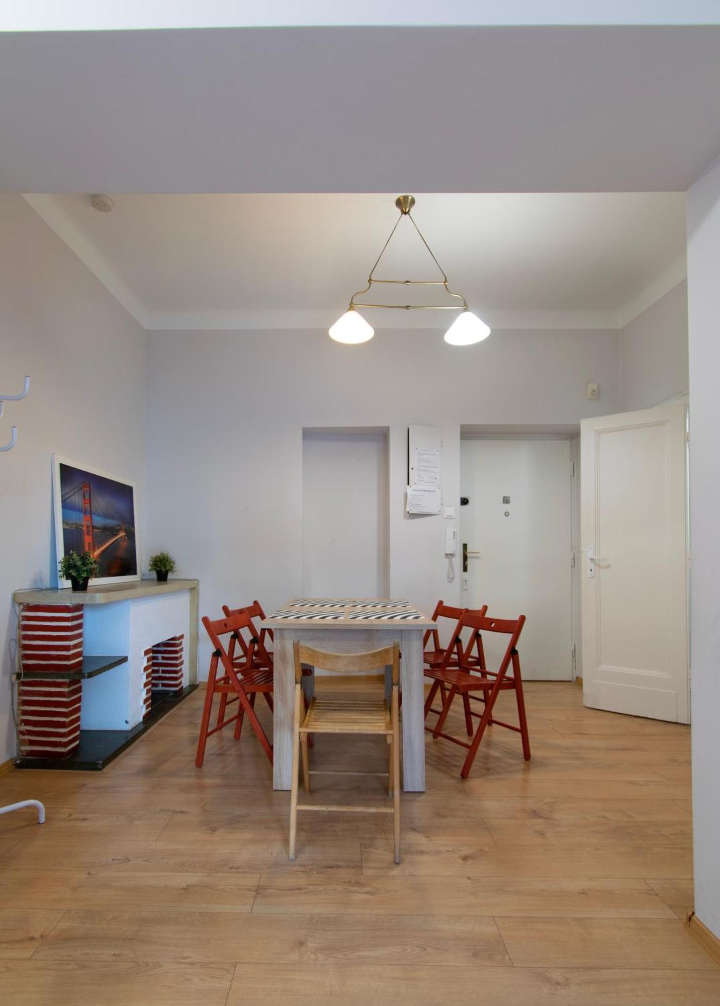 Retro Apartmentments Lobzowska Street คราคูฟ ภายนอก รูปภาพ