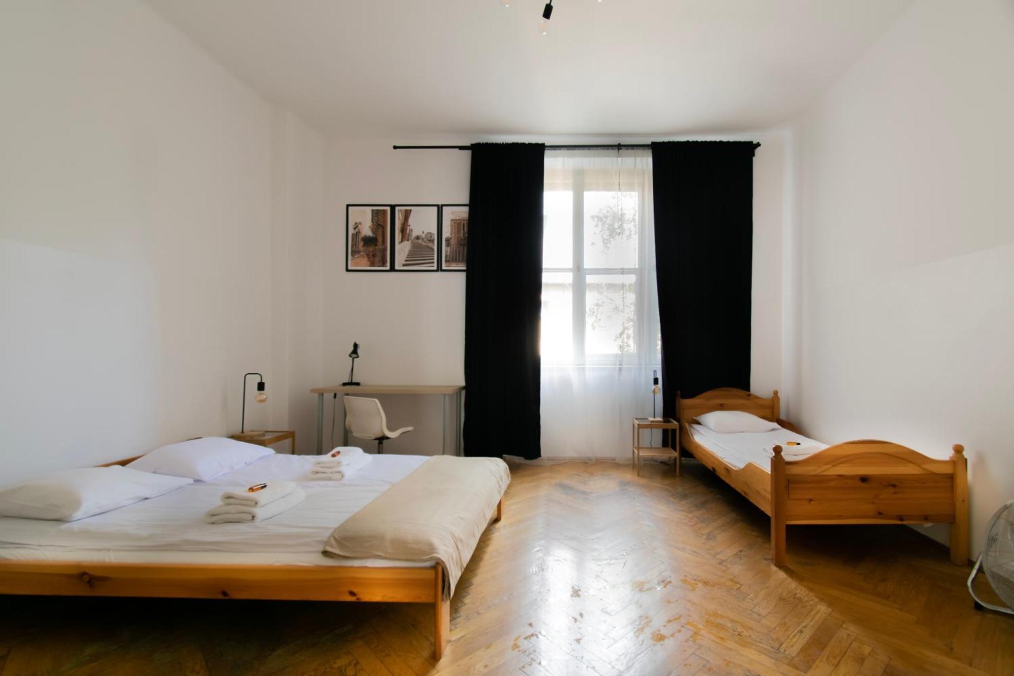 Retro Apartmentments Lobzowska Street คราคูฟ ภายนอก รูปภาพ