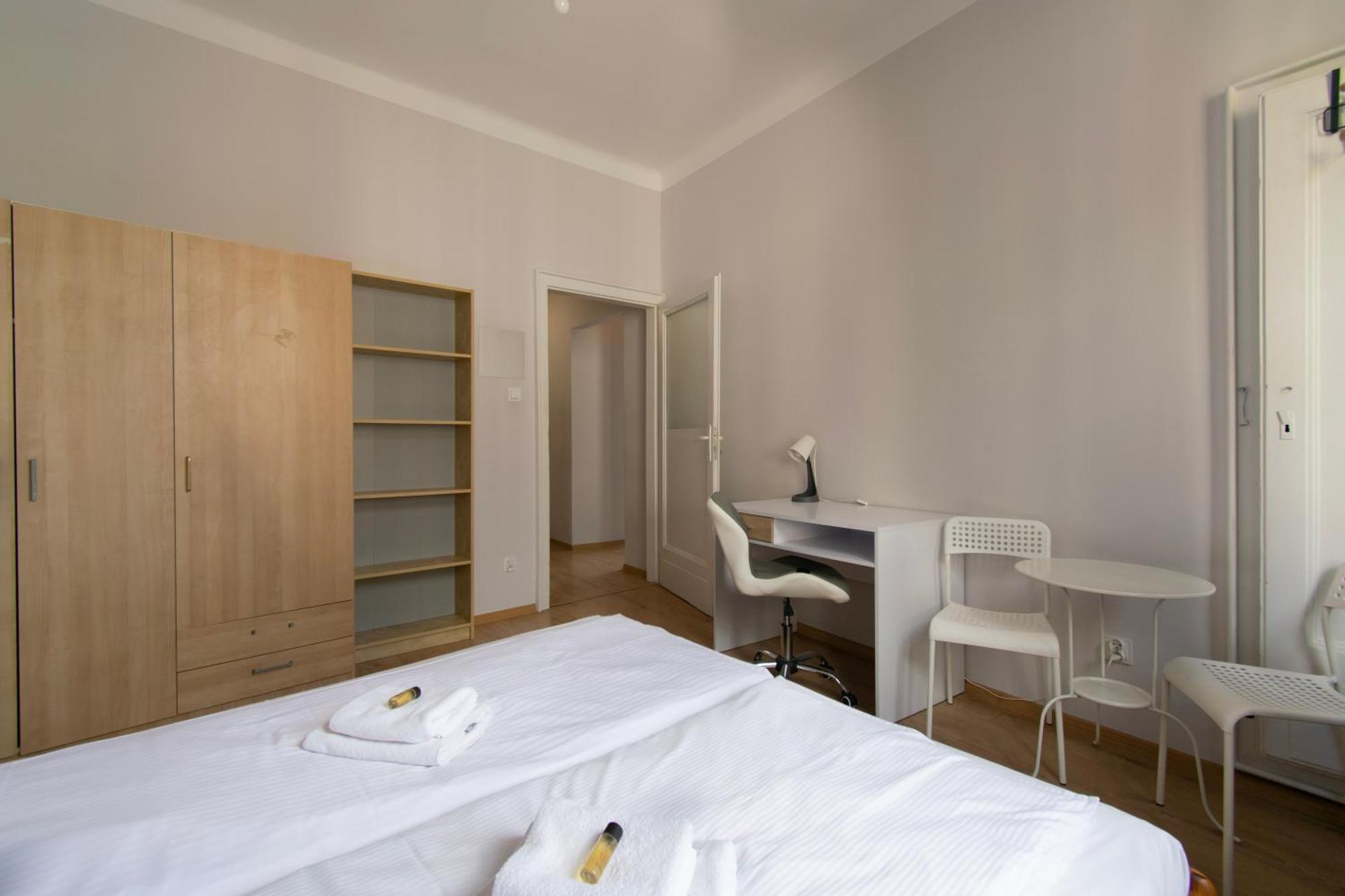 Retro Apartmentments Lobzowska Street คราคูฟ ภายนอก รูปภาพ