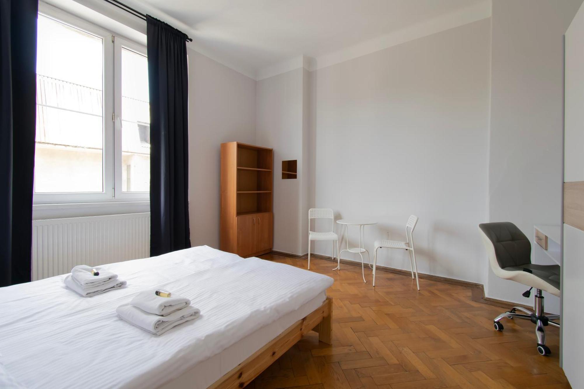 Retro Apartmentments Lobzowska Street คราคูฟ ภายนอก รูปภาพ