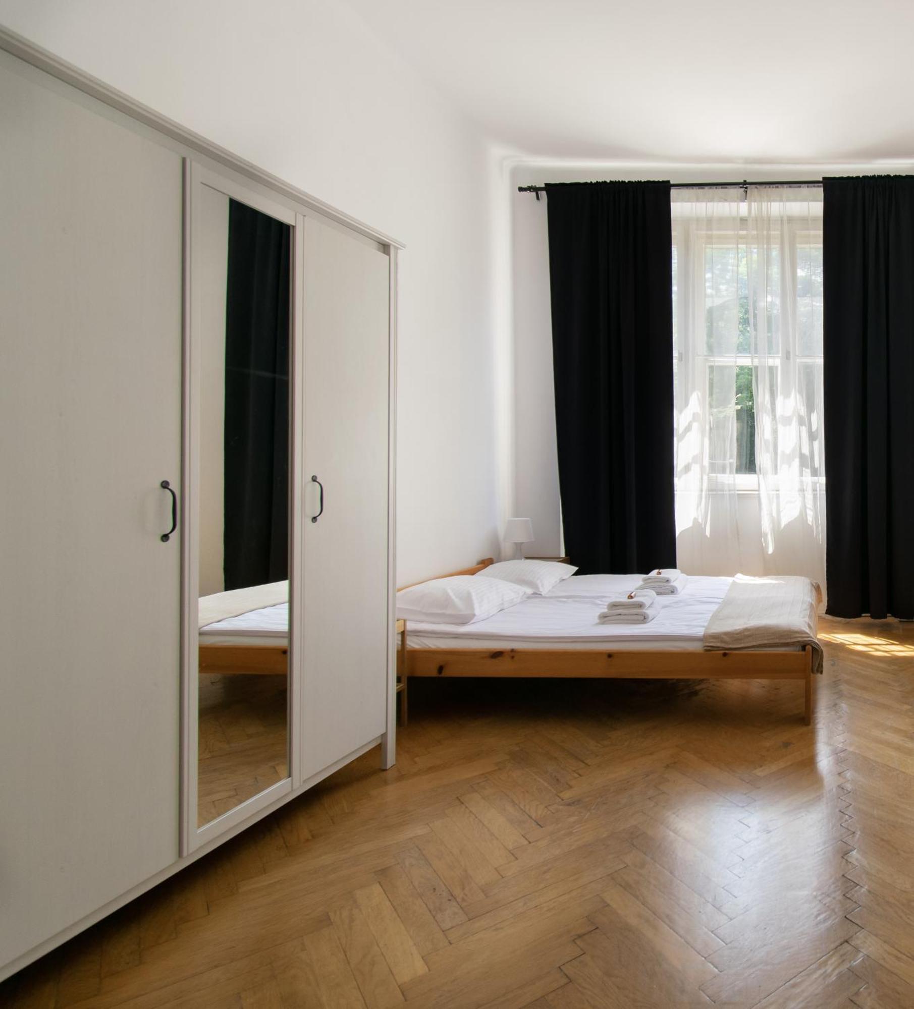 Retro Apartmentments Lobzowska Street คราคูฟ ภายนอก รูปภาพ