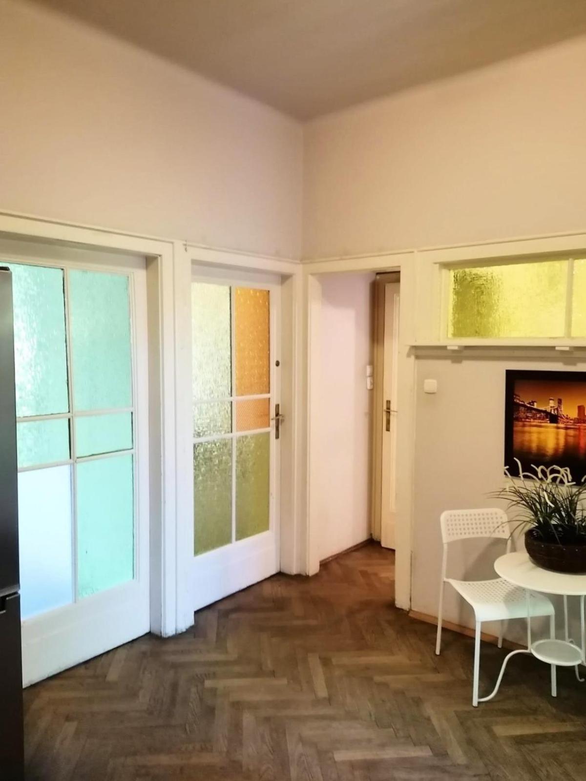 Retro Apartmentments Lobzowska Street คราคูฟ ภายนอก รูปภาพ