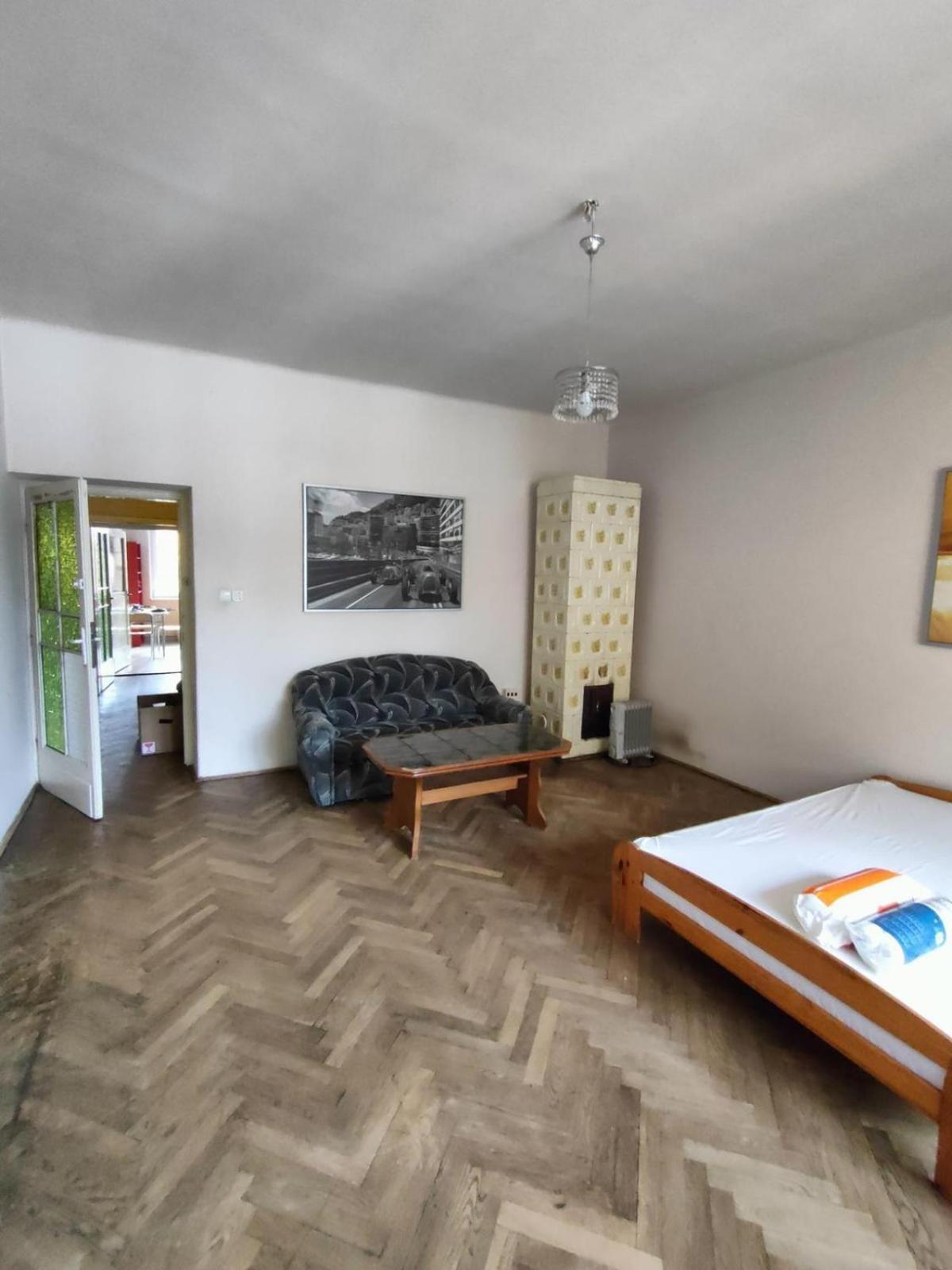 Retro Apartmentments Lobzowska Street คราคูฟ ภายนอก รูปภาพ