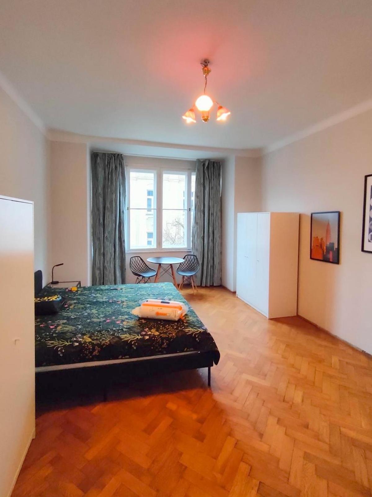 Retro Apartmentments Lobzowska Street คราคูฟ ภายนอก รูปภาพ